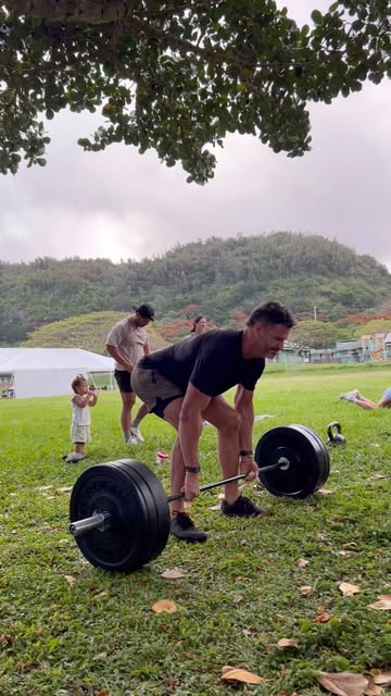 Outdoor barbell training featured on WOD on Wheels